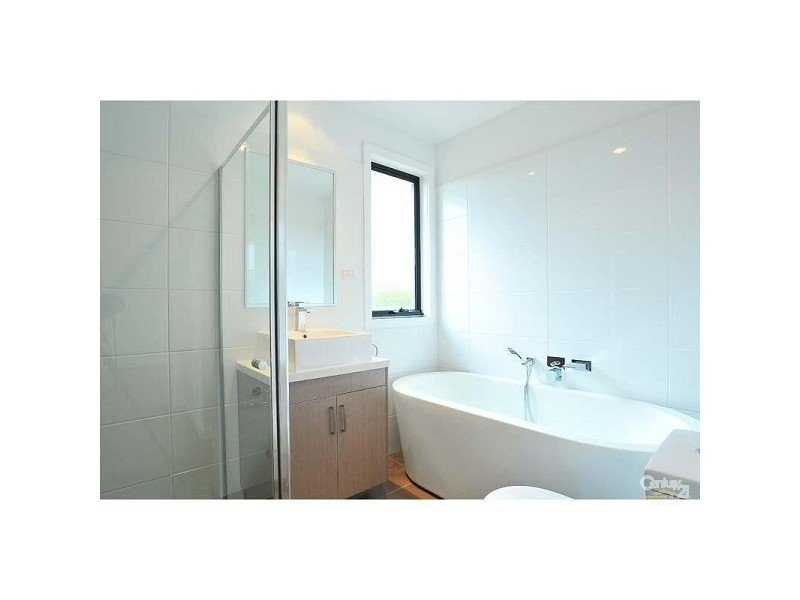 20a STAPLEY CRS, Altona North VIC 3025