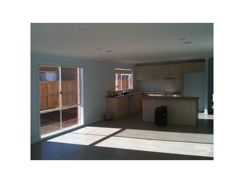 11 SHIRAZ CRS, Point Cook VIC 3030