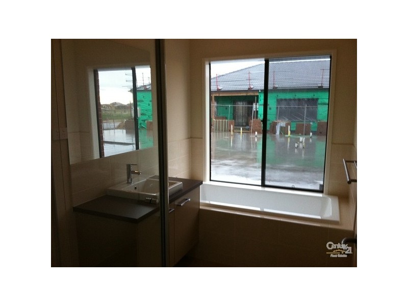 33 APPLEBOX CIRCUIT, Point Cook VIC 3030