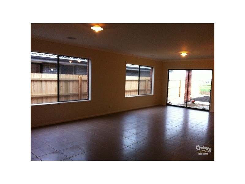 33 APPLEBOX CIRCUIT, Point Cook VIC 3030