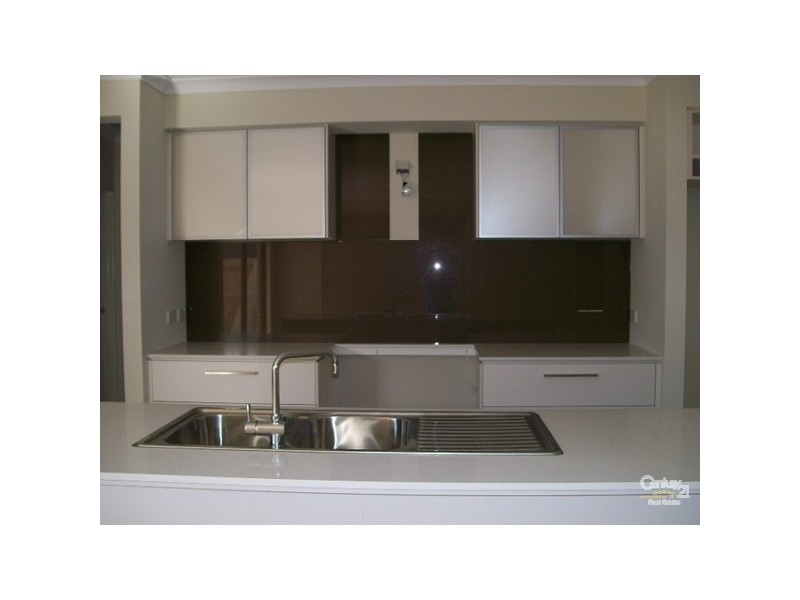 33 APPLEBOX CIRCUIT, Point Cook VIC 3030