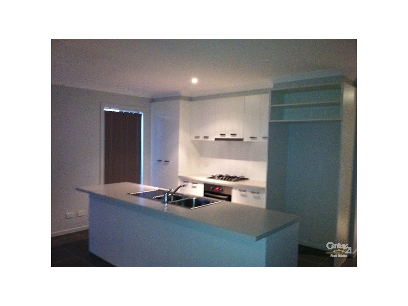 11 TAMBORINE AVE, Point Cook VIC 3030