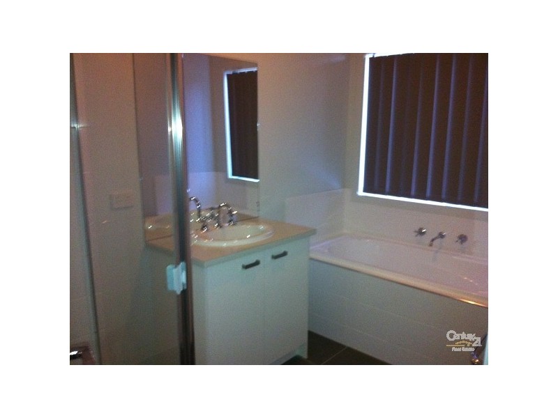 11 TAMBORINE AVE, Point Cook VIC 3030