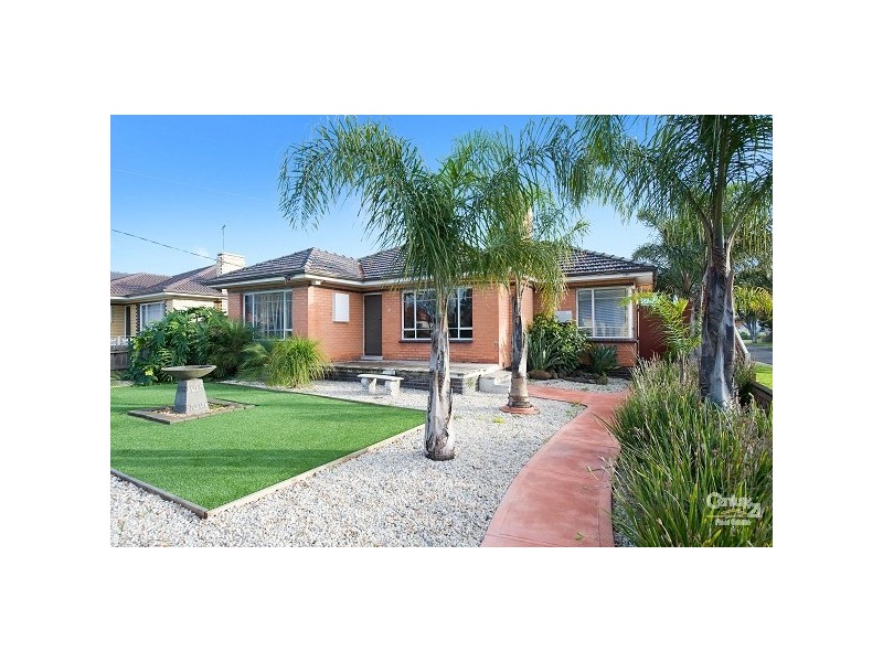 36 Eames Avenue, Brooklyn VIC 3012