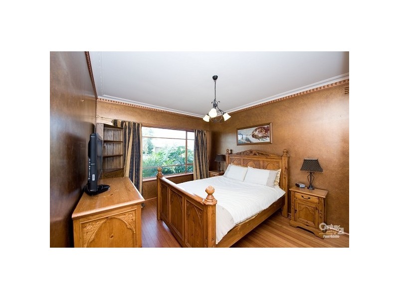 36 Eames Avenue, Brooklyn VIC 3012