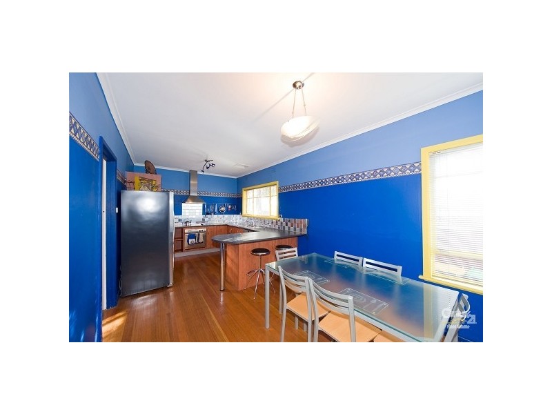 36 Eames Avenue, Brooklyn VIC 3012