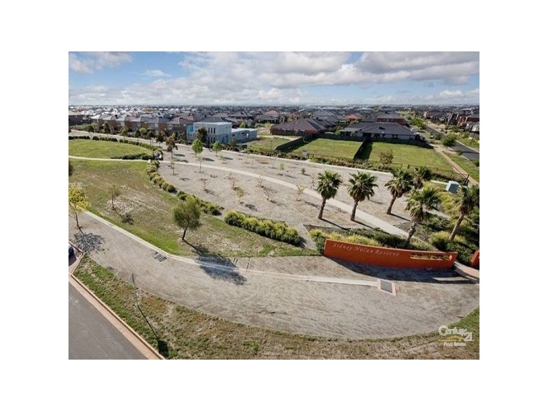 1/6 SIDNEY NOLAN WALK, Point Cook VIC 3030