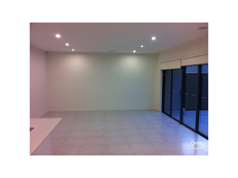 1/6 SIDNEY NOLAN WALK, Point Cook VIC 3030