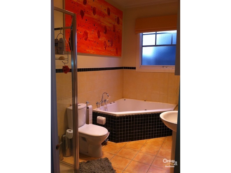 111 Chirnside Street, Kingsville VIC 3012