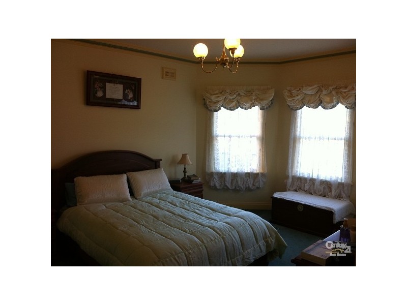 4 MAY GIBBS CIRCLE, Point Cook VIC 3030