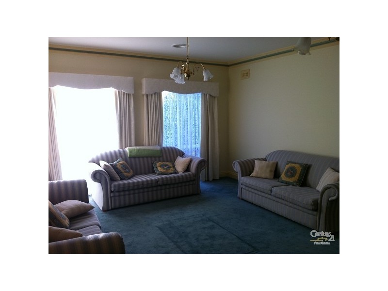 4 MAY GIBBS CIRCLE, Point Cook VIC 3030