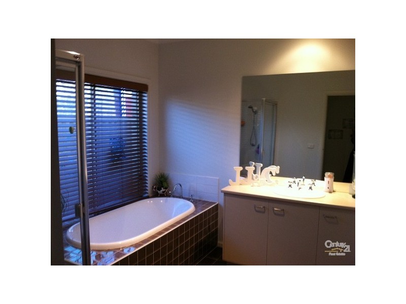 9 MESSINA CRS, Point Cook VIC 3030