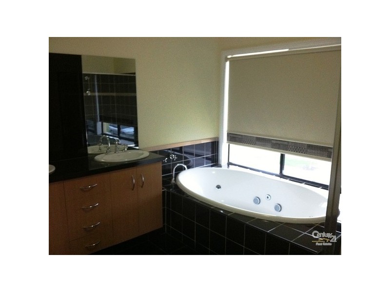 7 Breakwater Crs, Point Cook VIC 3030