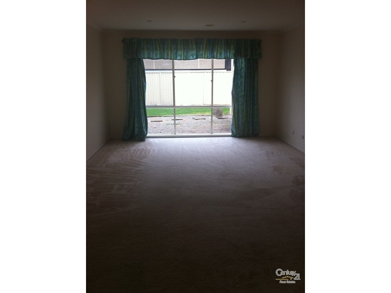 4 Antibes Way, Point Cook VIC 3030