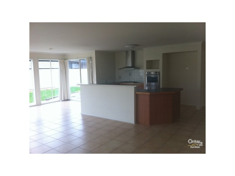 4 Antibes Way, Point Cook VIC 3030