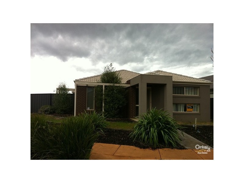 18 SPENDER AVENUE, Point Cook VIC 3030