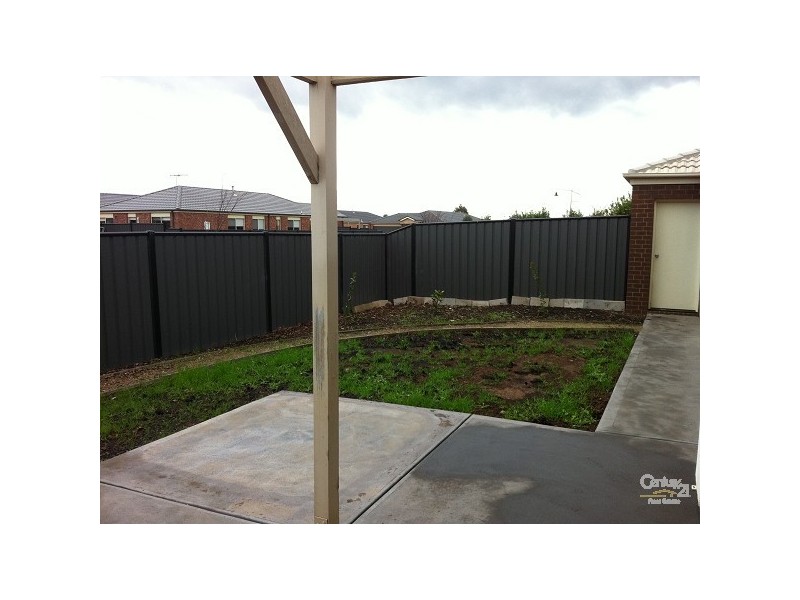 18 SPENDER AVENUE, Point Cook VIC 3030