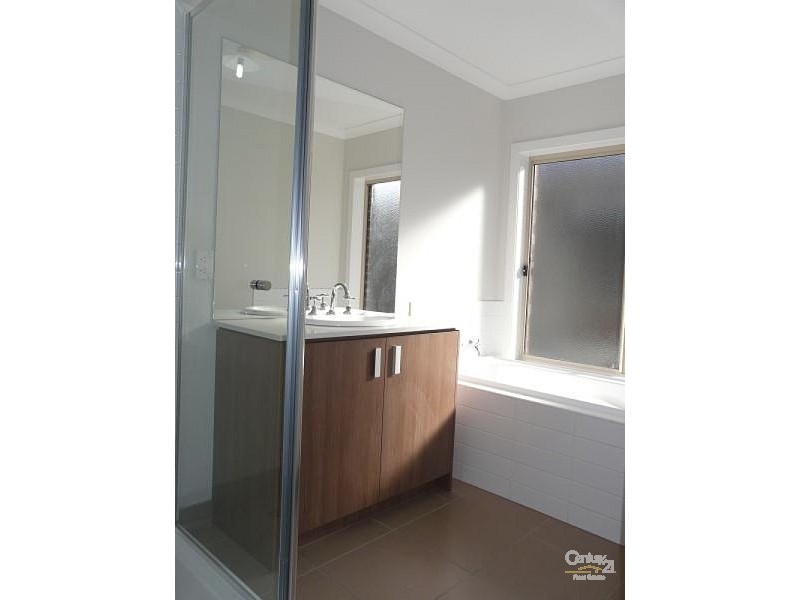 29 Regal Rd, Point Cook VIC 3030