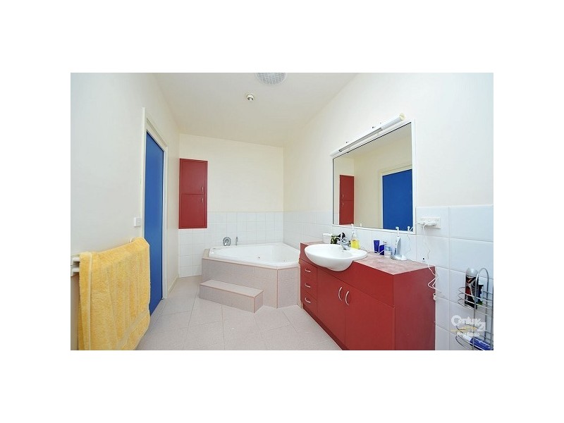 4 Third Avenue, Altona North VIC 3025