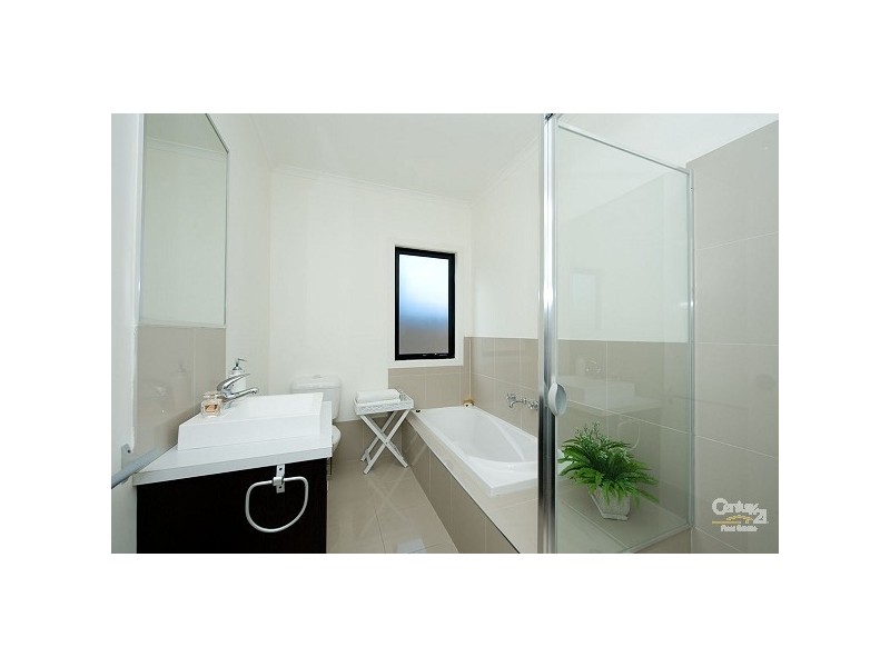 16 Hatherley Grove, Altona North VIC 3025