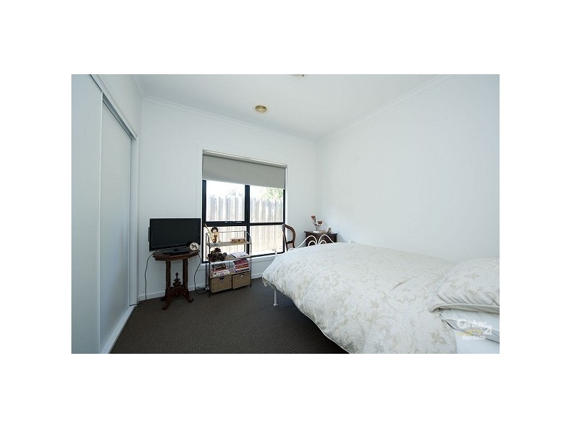 16 Hatherley Grove, Altona North VIC 3025