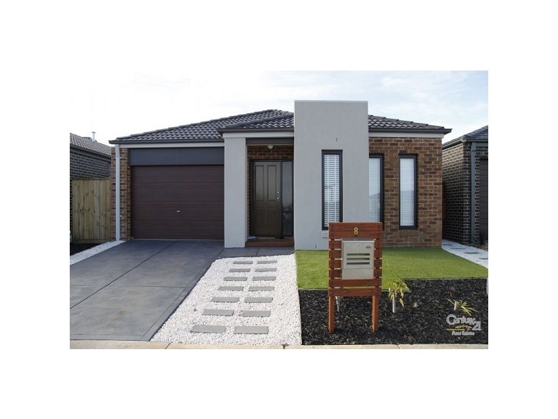 8 Malibu Blv, Point Cook VIC 3030