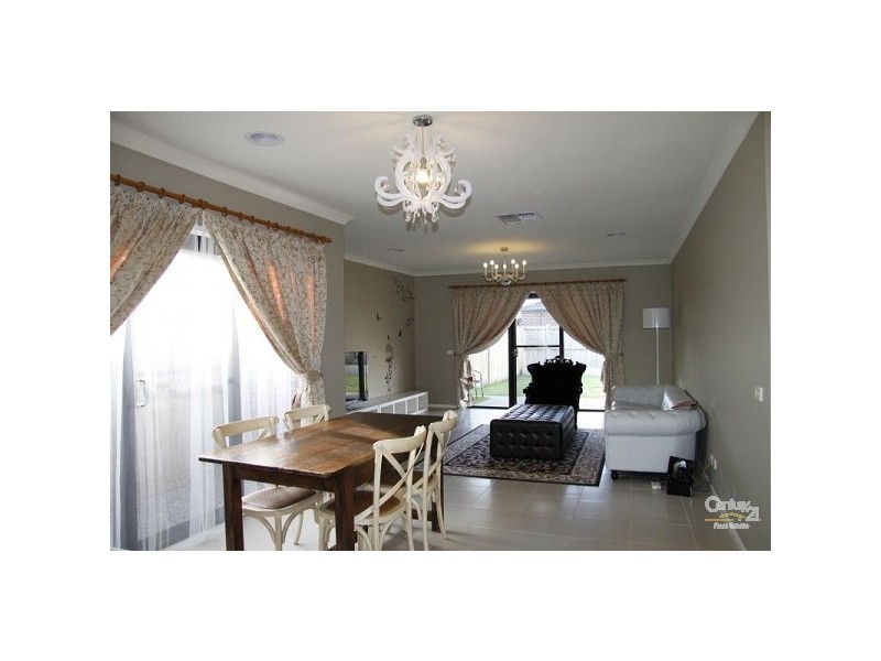 8 Malibu Blv, Point Cook VIC 3030