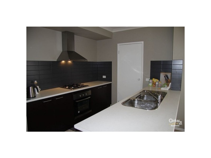 8 Malibu Blv, Point Cook VIC 3030