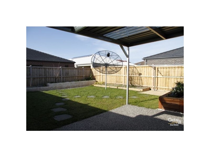 8 Malibu Blv, Point Cook VIC 3030