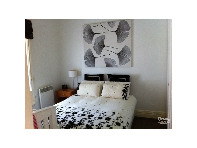 16 DAVIES STREET, Newport VIC 3015