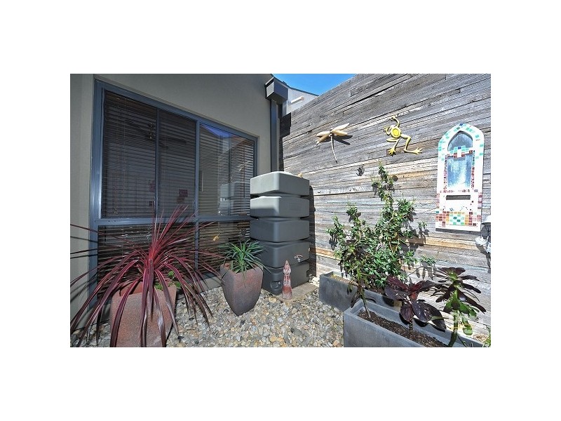 37 Truman Street, South Kingsville VIC 3015