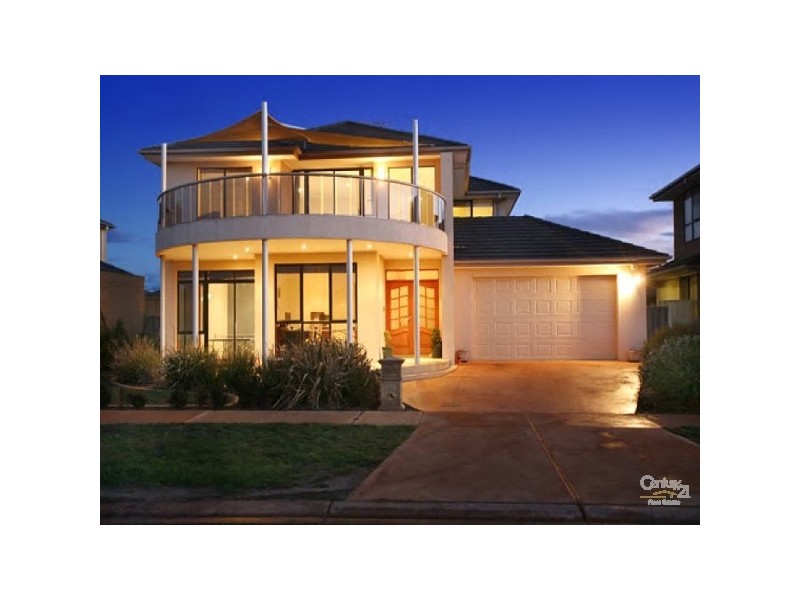 21 SANDY POINT ROAD, Sanctuary Lakes VIC 3030