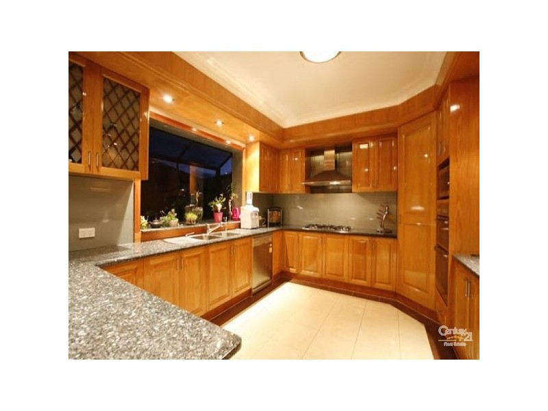 21 SANDY POINT ROAD, Sanctuary Lakes VIC 3030