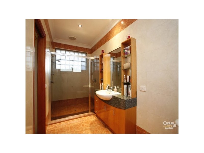 21 SANDY POINT ROAD, Sanctuary Lakes VIC 3030