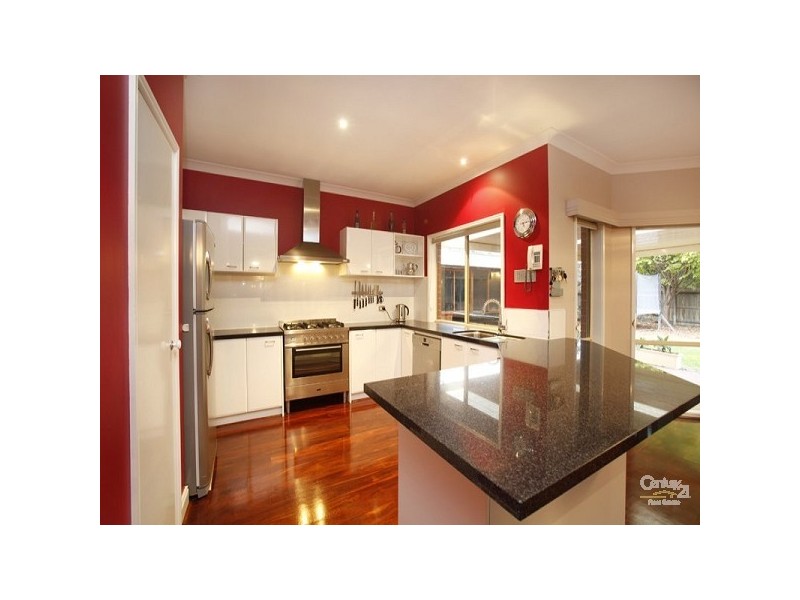 18 STAPLES WAY, Seabrook VIC 3028