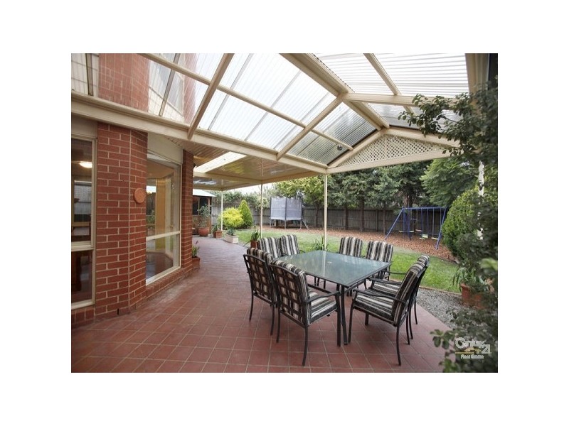 18 STAPLES WAY, Seabrook VIC 3028