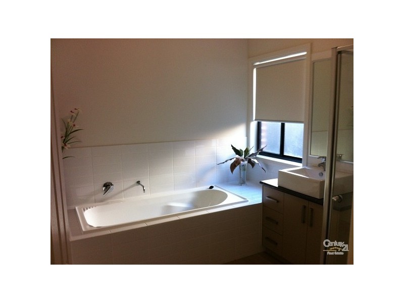 17 TAHLEE ROAD, Tarneit VIC 3029