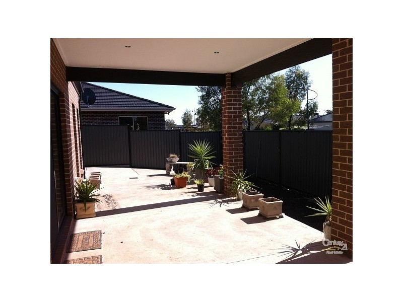 17 TAHLEE ROAD, Tarneit VIC 3029