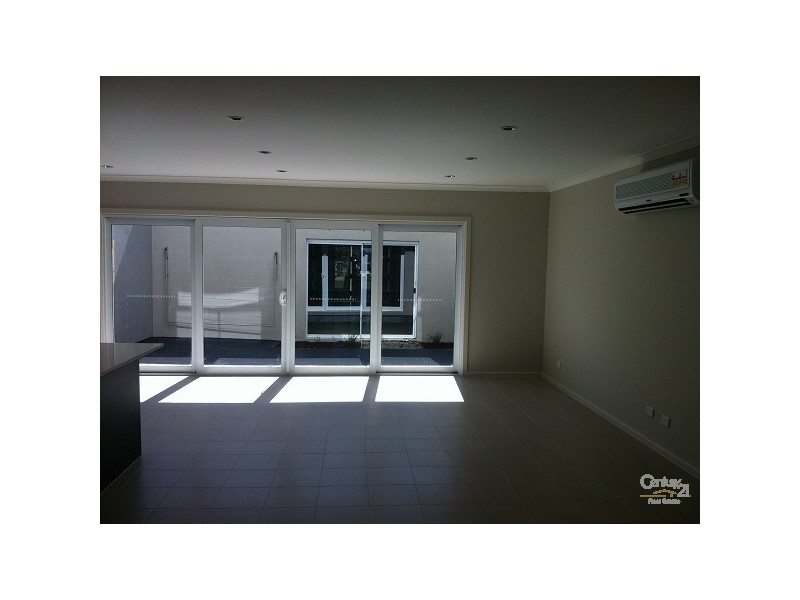 4 WHITETOP CRS, Point Cook VIC 3030