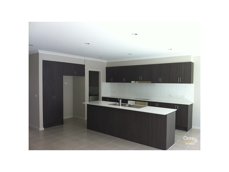 4 WHITETOP CRS, Point Cook VIC 3030