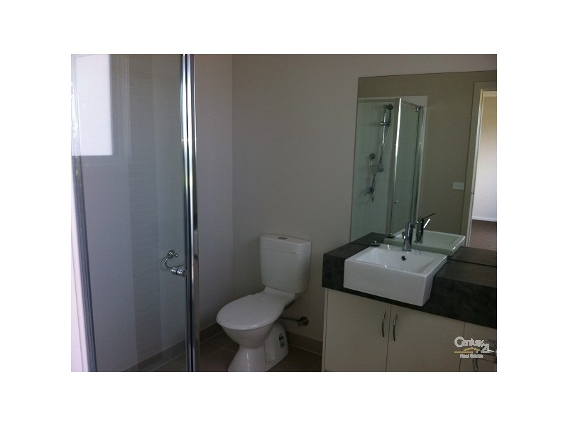 4 WHITETOP CRS, Point Cook VIC 3030