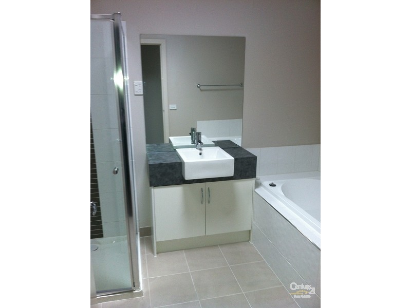 4 WHITETOP CRS, Point Cook VIC 3030