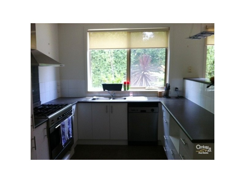 27 SUMNER CRS, Point Cook VIC 3030