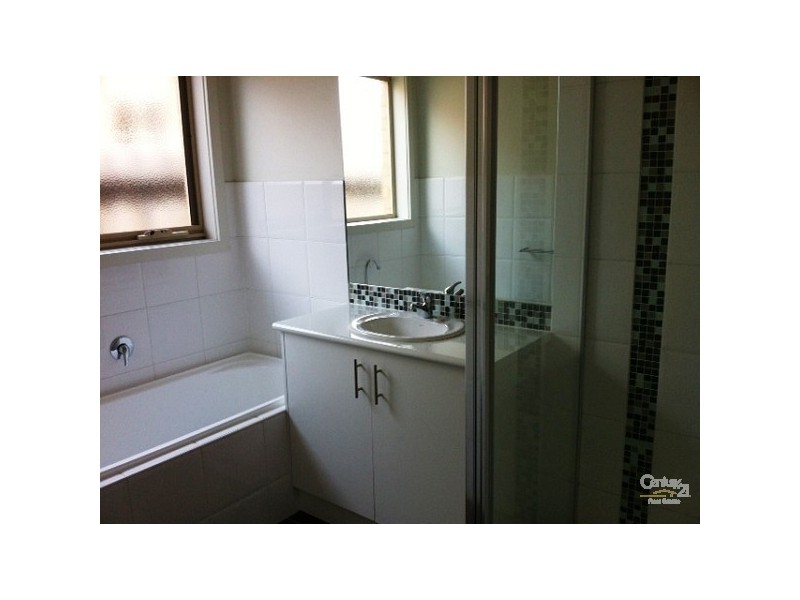 27 SUMNER CRS, Point Cook VIC 3030