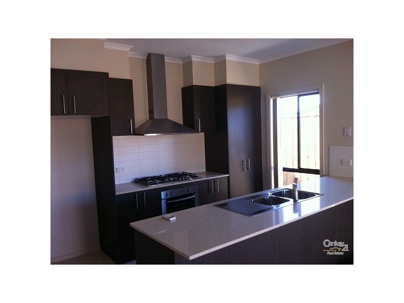 16 Royal Circuit, Point Cook VIC 3030