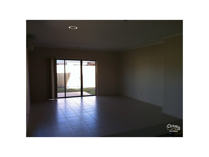 16 Royal Circuit, Point Cook VIC 3030