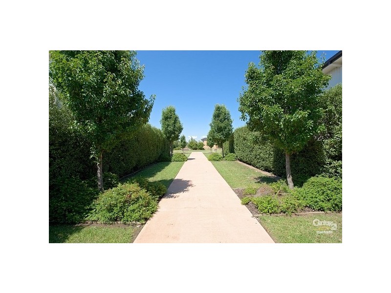 84 Vaucluse Boulevard, Sanctuary Lakes VIC 3030