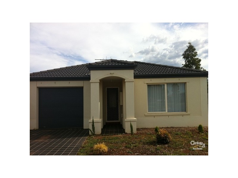 8 ALICE WAY, Tarneit VIC 3029