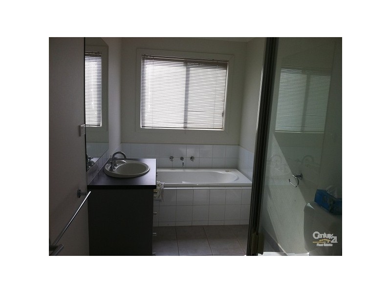 8 ALICE WAY, Tarneit VIC 3029