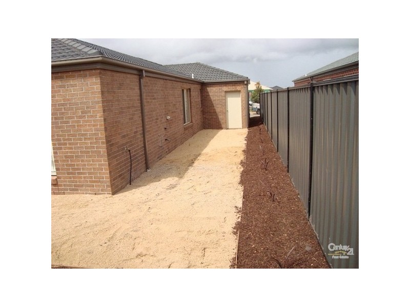 16 BILLABONG CRESCENT, Tarneit VIC 3029